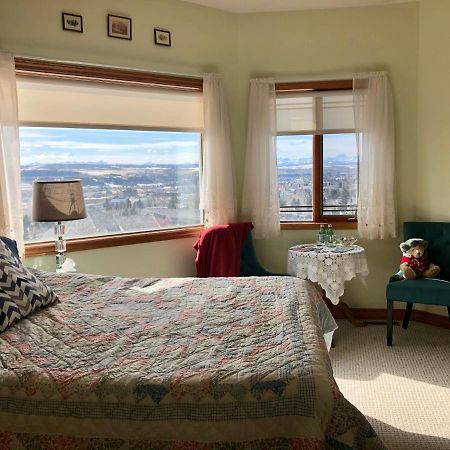 Rocky Mountain View Bed & Breakfast Cochrane ภายนอก รูปภาพ