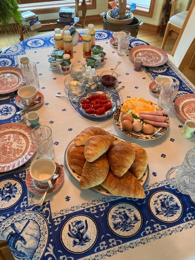 Rocky Mountain View Bed & Breakfast Cochrane ภายนอก รูปภาพ