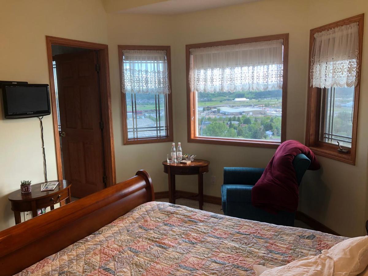 Rocky Mountain View Bed & Breakfast Cochrane ภายนอก รูปภาพ