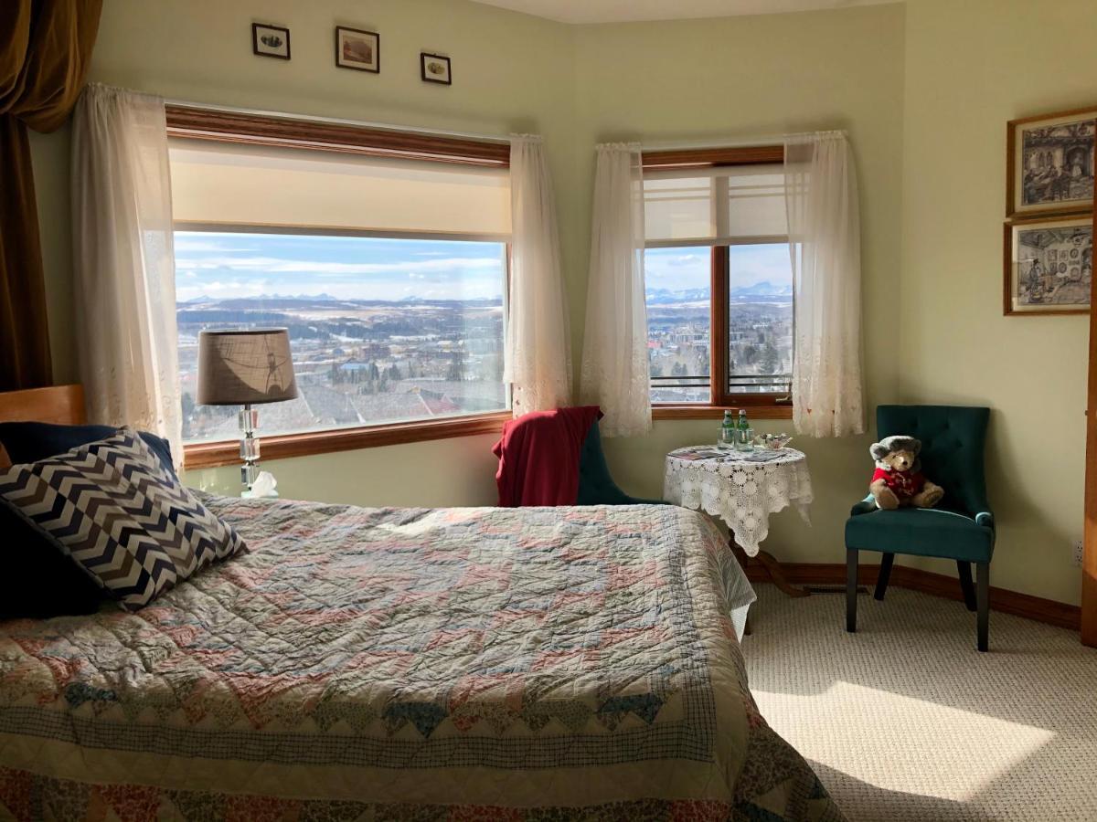 Rocky Mountain View Bed & Breakfast Cochrane ภายนอก รูปภาพ