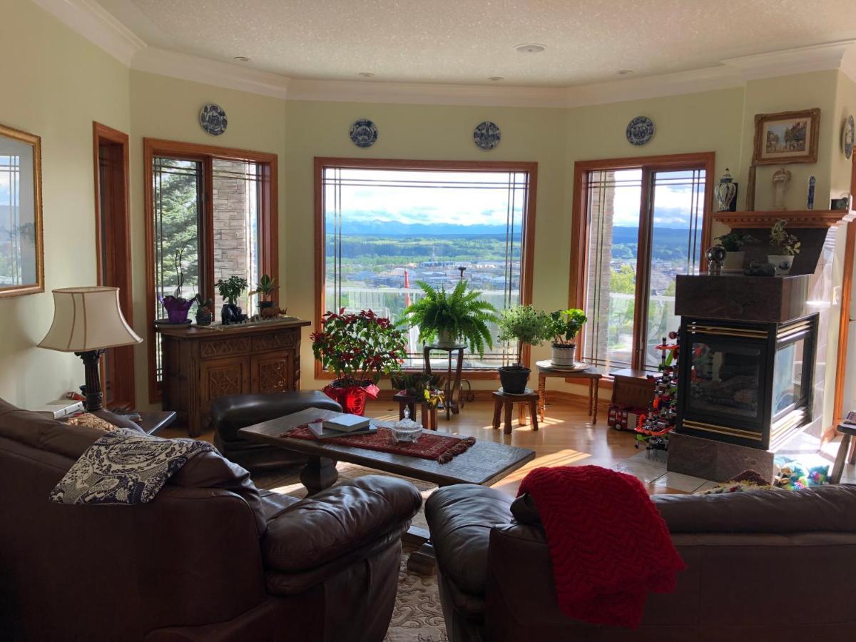 Rocky Mountain View Bed & Breakfast Cochrane ภายนอก รูปภาพ
