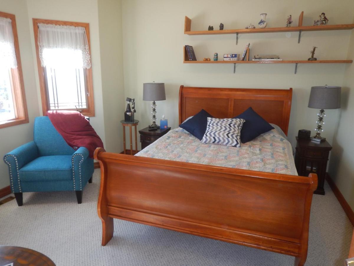 Rocky Mountain View Bed & Breakfast Cochrane ภายนอก รูปภาพ