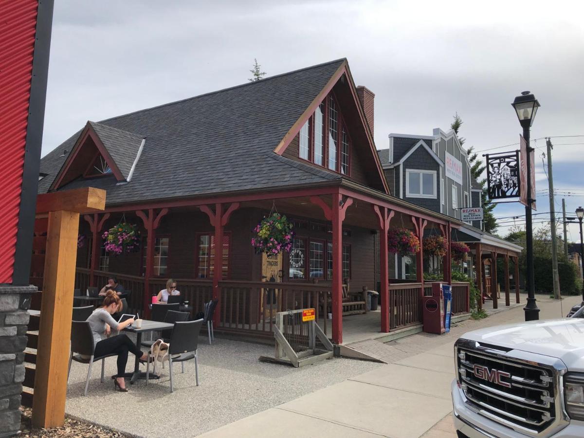 Rocky Mountain View Bed & Breakfast Cochrane ภายนอก รูปภาพ