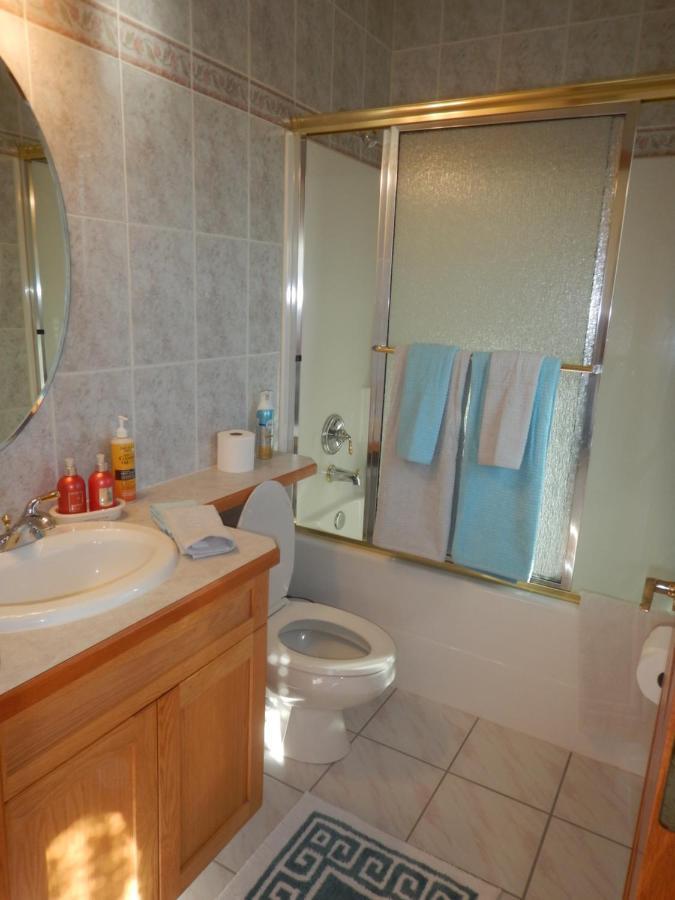 Rocky Mountain View Bed & Breakfast Cochrane ภายนอก รูปภาพ