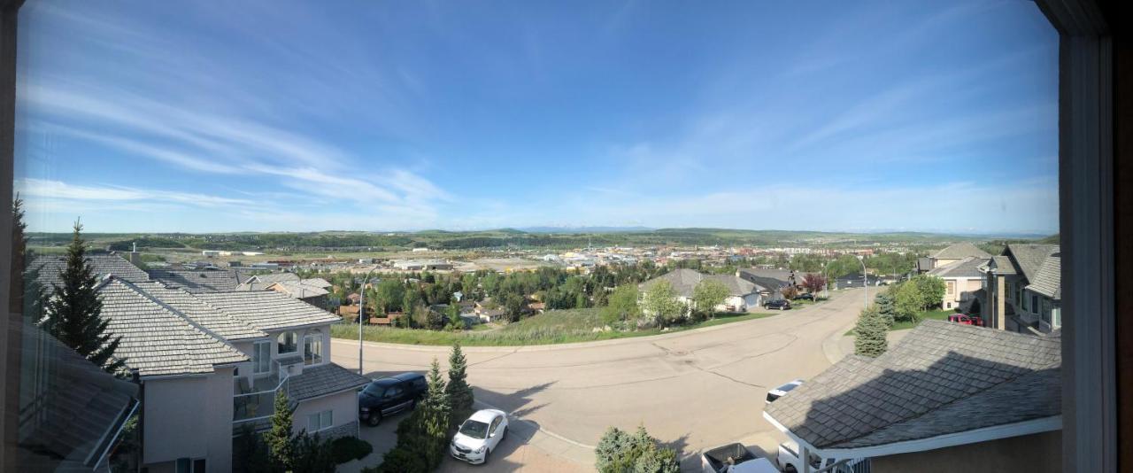Rocky Mountain View Bed & Breakfast Cochrane ภายนอก รูปภาพ